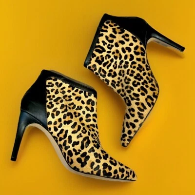 Botas Adrienne Vittadini “Nyla”, pelo de becerro y cuero con estampado de leopardo ($178 al por menor) Foto 1 de 4
