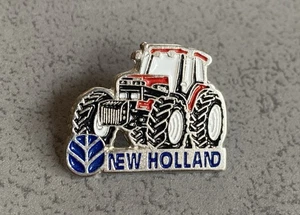 New Holland Traktor Pin Anstecknadel Abzeichen Landwirtschaft lackiert 25x20mm - Bild 1 von 2