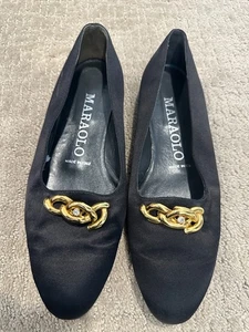 MARAOLO DAMEN HERGESTELLT IN ITALIEN SCHWARZ SATIN MIT GOLDKETTE SLIPPER GRÖSSE 10 - Bild 1 von 7