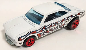 2002 Loose Mattel Hot Wheels Pearl White Vairy 8 Red Flames Rim Devilish Delaina - Picture 1 of 8