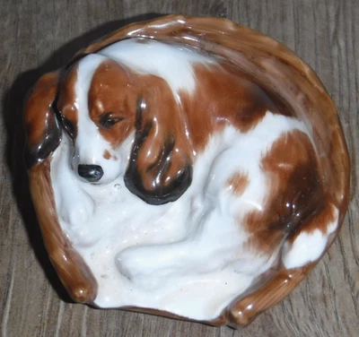 Royal Doulton Dog ~ Cocker Spaniel Lying in Basket ~ HN2585 ~ 1st ~ Excellent - Image 1 of 4