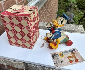 DISNEY 1955 "TALKING DONALD DUCK PULL TOY #765" DI FISHER-PRICE-WORKS W Scatola - Foto 1 di 22