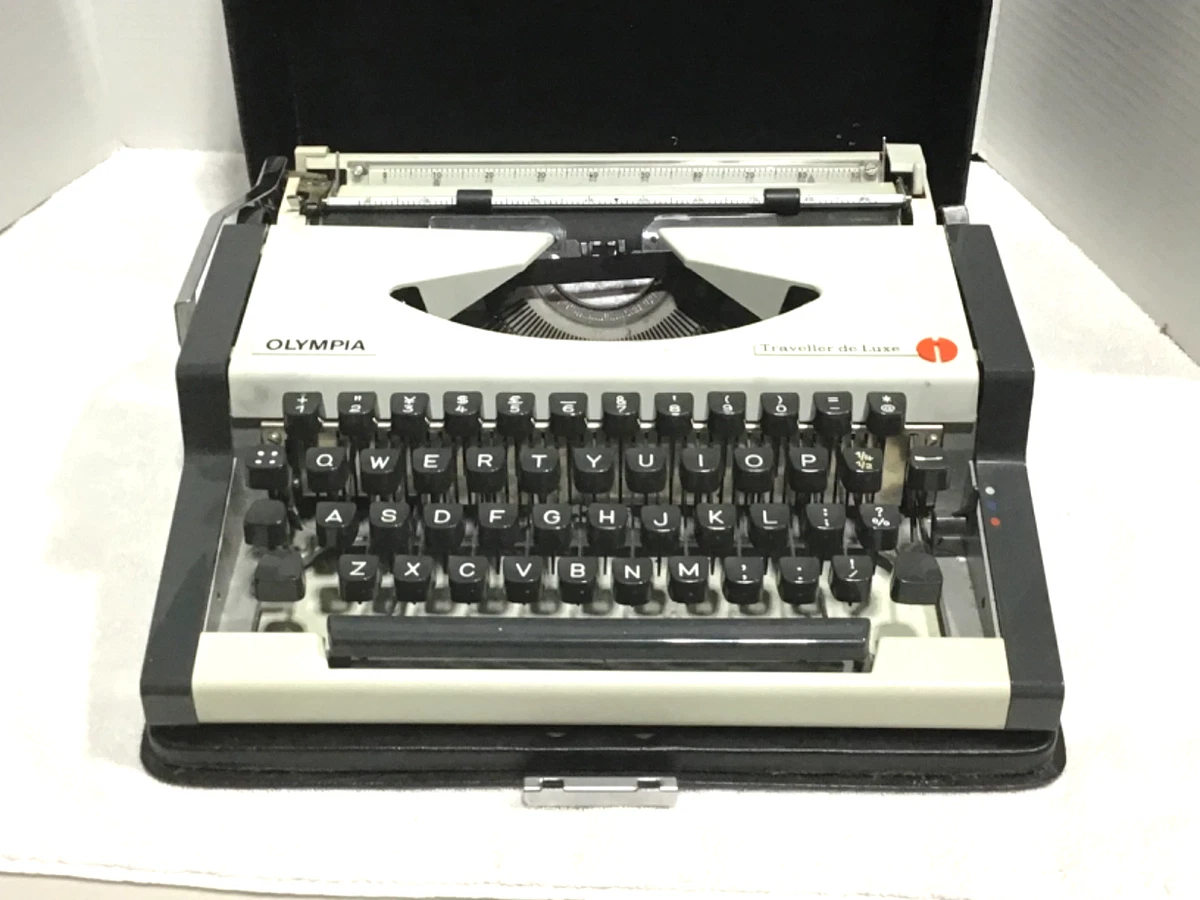 Olympia Traveller Typewriter In Collectible Typewriters for sale