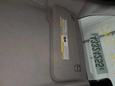 GMC Terrain 2010 Passenger Right Sun Visor Black Used OEM 268-02117R - Imagem 1 de 4