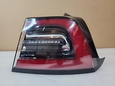 💥2017-2023 Tesla Model 3 LED Tail Light Right Outer Rear Passenger RH 3 Pin OEM - Image 1 of 4