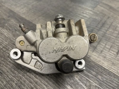 Pinça de freio dianteira esquerda KLX300R KDX200 KX250 KX500 Kawasaki fabricante de equipamento original 43041-1576 - Imagem 1 de 4