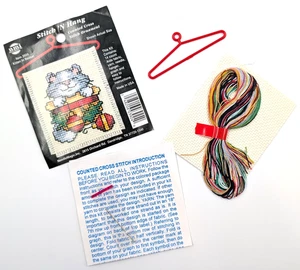 Kit de punto de cruz NMI Stitch 'N Hang 3924 gatito en cesta - Nuevo - Bolsa abierta - Imagen 1 de 2