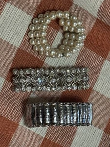 Lot of 3 Vintage Bracelets Costume Jewelry - All Stretch ~ Super Nice - Picture 1 of 4