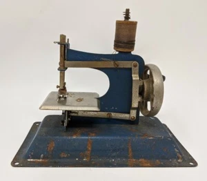 Rare Vintage Antique Toy Hand Crank Sewing Machine Blue Metal Original Paint - Picture 1 of 12