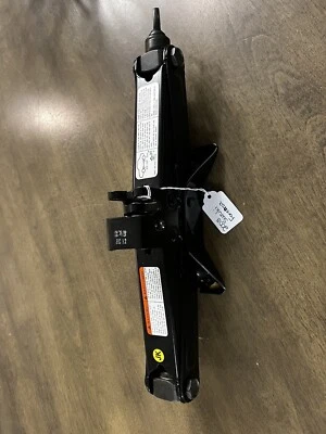 2008 Suzuki Forenza used emergency jack  - Image 1 of 4