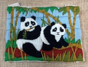 Vintage Pandabären Bambus Nadelspitze fertig Handarbeit ungerahmt süß Spaß Tier - Bild 1 von 4