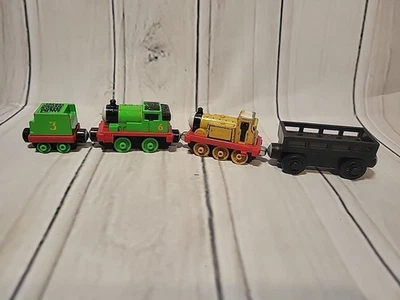 Thomas The Train & Friends Die Cast Take a Long Magnetic/Wood Trains Lote 4/2013 Foto 1 de 4