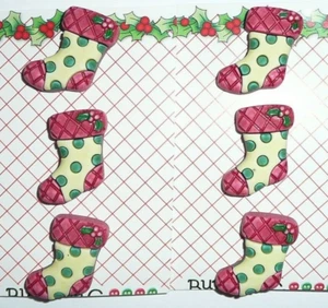 Wunderschöne Weihnachtsstrümpfe 3-D Urlaub Spaß Kunststoff Schaft Knöpfe - (6) Stechpalme - Bild 1 von 3