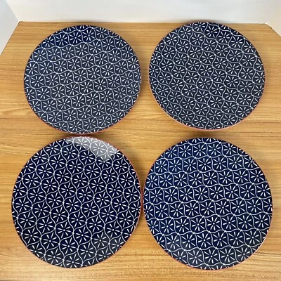 "NUEVOS 4 platos de cena Better Homes & Gardens Piers 10,5"" azules con adornos rojos" Foto 1 de 4