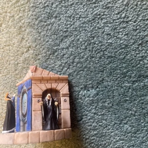 Goebel Miniatures THE PERFECT DISGUISE Disneyana 1997 LE 276/500 Snow White  - Picture 1 of 9