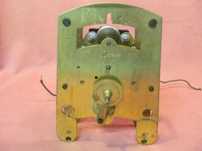 7 1/2" BRASS ELECTRIC CLOCK MOVEMENT FOR REPAIR OR PARTS MARKED 88 60444 037 - Image 1 of 4
