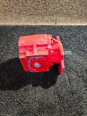 Sunsource RD35L-1C DNVR-11095 Hydraulic Gear Pump Flanged 6 Bolt - Image 1 of 4