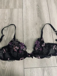 Neu mit Etikett Victoria's Secret 32C SEHR SEXY BESTICKTER UNGEFÜTTERTER TIEF AUSGESCHNITTENER HALB-BH - Bild 1 von 7