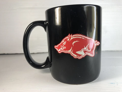ARKANSAS RAZORBACKS College Football COFFEE MUG CUP BLACK/Red Logo - Vintage Cover