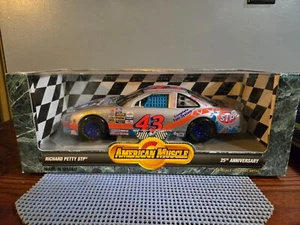 American Muscle Richard Petty STP 25TH Anniversary 1/18 Die-Cast Metal Car- New - Picture 1 of 7