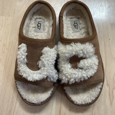 Sandalia deslizante UGG genuina de piel de oveja, zapatillas castaño talla 1 para niños Foto 1 de 4