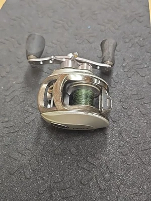 Carretel de pesca Gander Mountain Vortex isca de alta velocidade proporção 7,1 6 rolamentos - Imagem 1 de 4