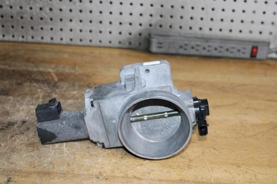 Silverado Sierra 2001-2002 8,1 L 8,1 OEM 25317950 carrocería del acelerador probada limpia Foto 1 de 4