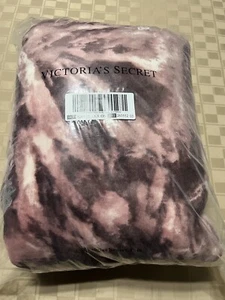 NEU Victoria's Secret Pink Lila Sherpa Decke Überwurf Spirale Batik 50” x 60” - Bild 1 von 4