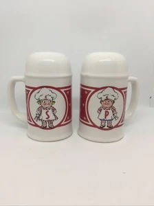 Juego grande de agitadores de sal y pimienta de cerámica Campbell Soup Campbell para niños de 5" de alto - Imagen 1 de 9