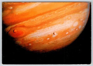 Planeta Júpiter 1979 Voyager 1 vista dos lunas y gran mancha roja postal UNP 4x6 - Imagen 1 de 2