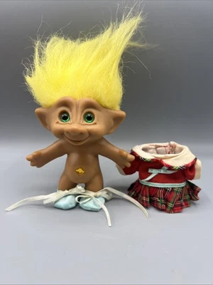 Muñeca Russ Troll de Colección 4” Gema Amarilla Joya del Tesoro Traje y Zapatos de Navidad Foto 1 de 4