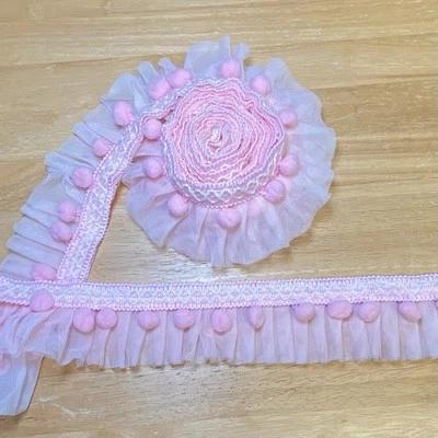 Flecos de encaje plisados con volantes rosas, ribete de costura, 5,5 yardas Foto 1 de 4