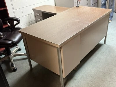 20 世纪 60 年代钢制书桌 — 第 1/4 张图片