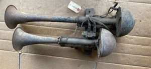 Vintage 1942 1943 1944 1945 1946 1947 1948 Ford Mercury Trumpet Horns - Picture 1 of 10