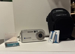 Sony Cyber-Shot DSC-P200 Digital Camera 7.2MP w/ Battery & Memory Stick - Picture 1 of 6