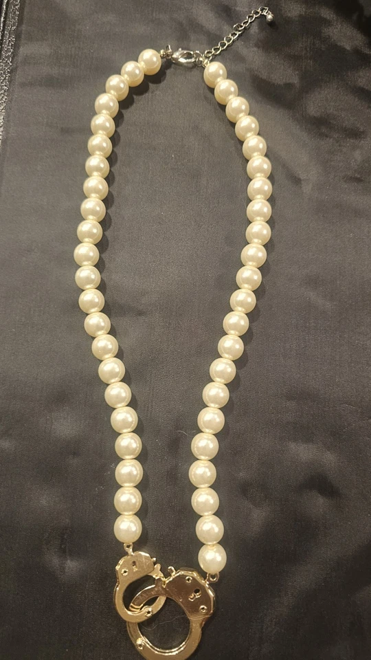 Collar Forever 21 perlas y esposas Foto 1 de 4