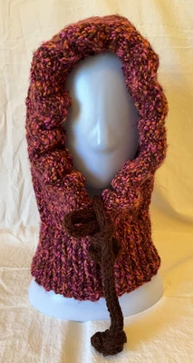 OBD Hecho a Mano, Capucha Tejida a Mano con Corbata Chocolate I-cord, Rojo Foto 1 de 4