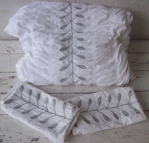 West Elm Embroidered Silver Leaves Puckered F/Q Duvet + 2 Std Shams~Cotton Blend - Picture 1 of 6