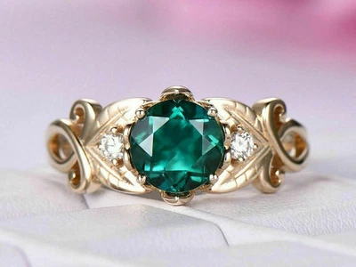 Anillo de boda de esmeralda verde de corte redondo de 2,25 quilates enchapado en oro amarillo de 14 quilates Foto 1 de 4