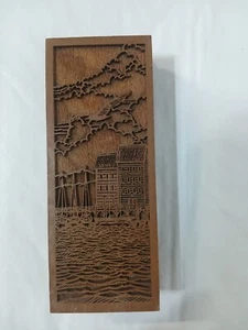 Holz Buchstütze - Amerikanischer Nussbaum 6,6”x3,5” Möwen am Wasser - Lasercraft - Bild 1 von 6