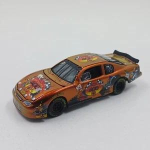 '01 Monte Carlo Looney Tunes Event Car NASCAR 1 64 Elite - Picture 1 of 3