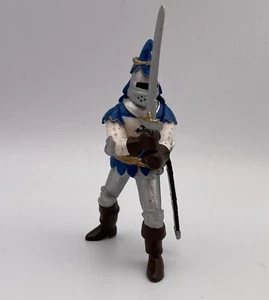 Papo Knight AZUL Y BLANCO CRUZADO SOLDADO DE PIE con Espada Figura Medevil 2002 - Imagen 1 de 3
