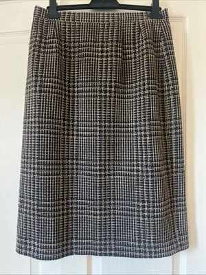 Jaeger Pencil Skirt - Vintage - Size 14 - Image 1 of 4