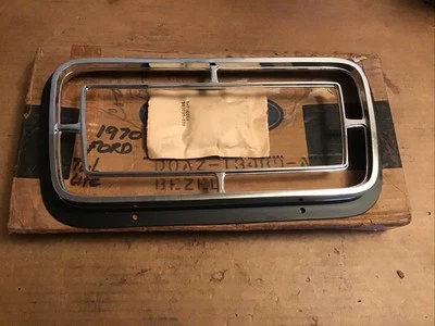 Ford Galaxie 500 LTD 1970 bisel de luz trasera con herrajes nuevo en stock # DOAZ-13489-A  Foto 1 de 4
