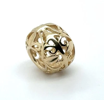 Dije Chamilia Oro 14k con Diseño de Pergamino de Trabajo Abierto Foto 1 de 3