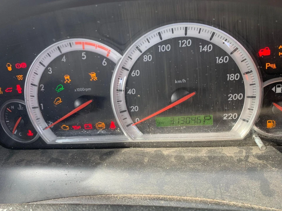 HOLDEN CAPTIVA CG 09/2006-02/2011 INSTRUMENT CLUSTER 2.0 DIESEL AUTOMATIC T/M  - image 1 of 4