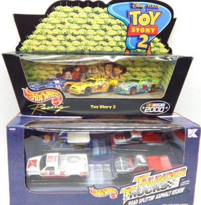 Juego de 3 coches Hot Wheels NASCAR 2000 Disney Pixar 1:64 Toy Story 2 - RTC2075 Foto 1 de 4