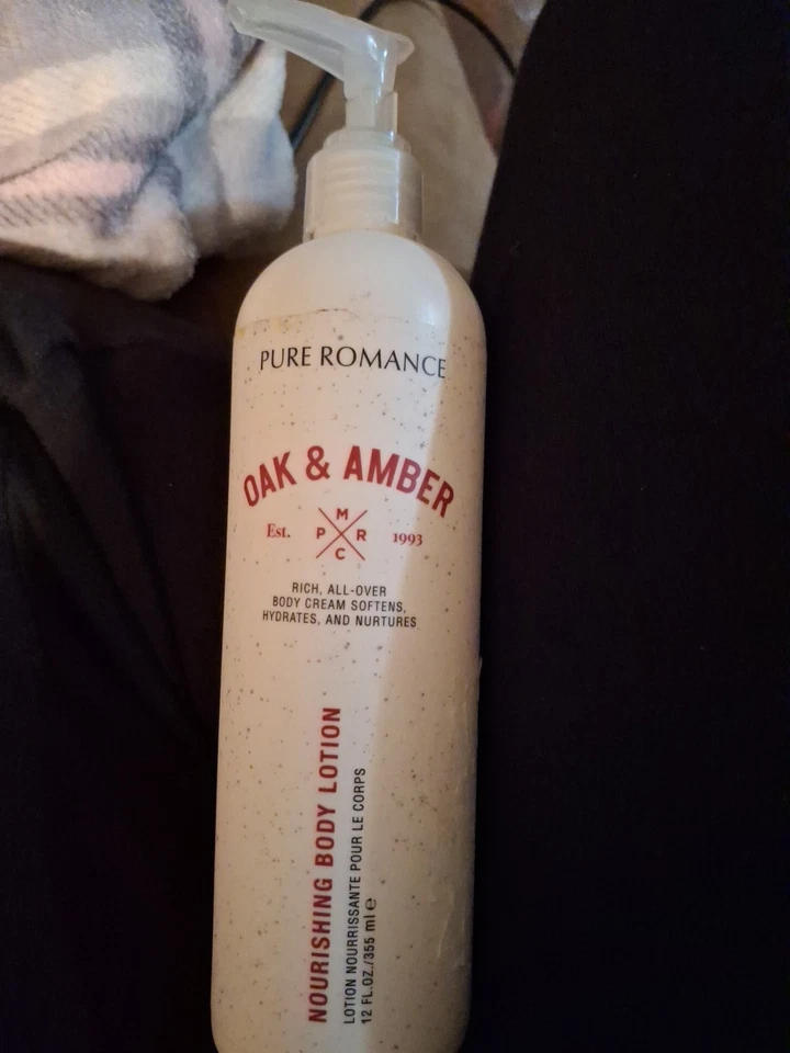 Loción corporal Pure Romance roble y ámbar 12 OZ Foto 1 de 1