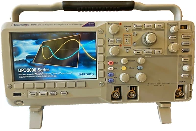 Osciloscopio digital de fósforo Tektronix DPO2012 100 MHz, 2 canales, 1 GS/s Foto 1 de 4