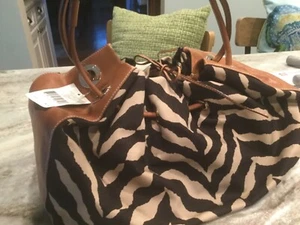 Bolso de mano con cordón ""Bandipur"" con estampado de Kate Spade Eley Zebra. Nuevo con etiquetas. - Imagen 1 de 10